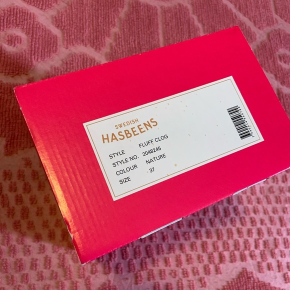 NWT Swedish Hasbeens fluffy clog. Size 37. - Picture 6 of 6